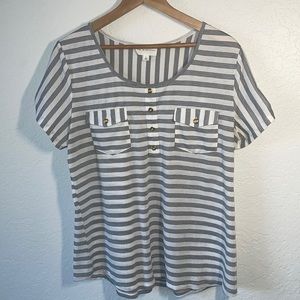 * Women’s (L) casual dress shirt